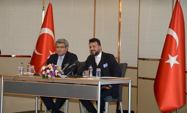 ABD’ye kaçtığı iddia edilen iş adamı, kimleri istifaya davet etti?